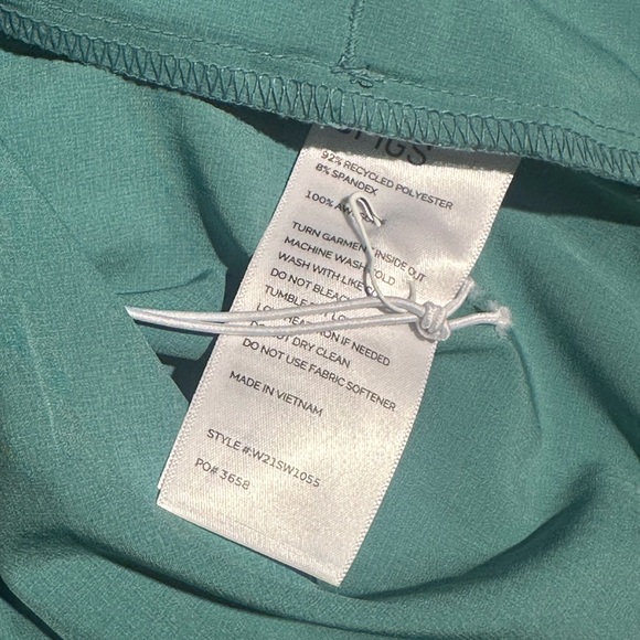 NWT Women’s Figs Rafaela FreeX Scrub Top - Picture 4 of 4